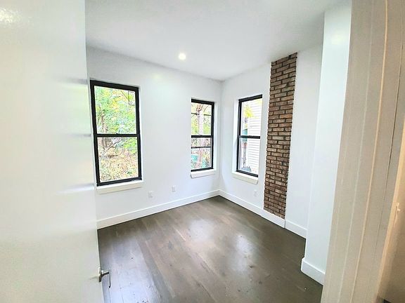 3rd image of 408 Evergreen Ave #1B