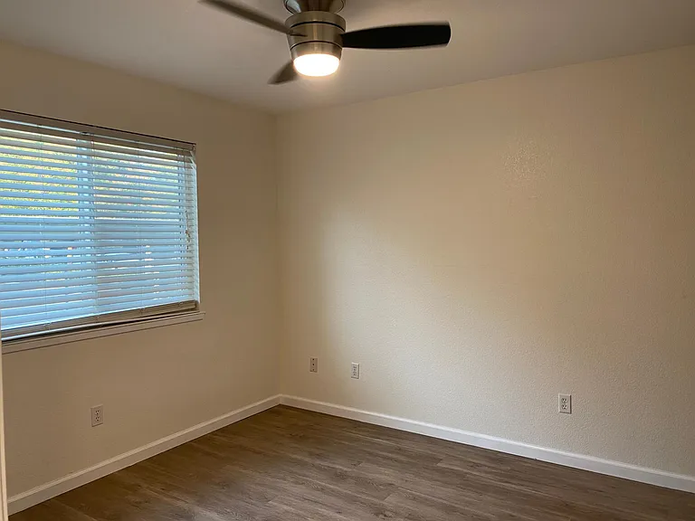 2710 Ivy Ln — Photo 19