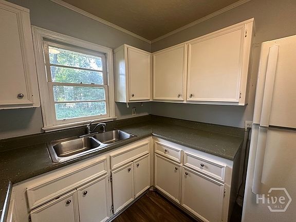 5th image of 2374 Pinetree Road