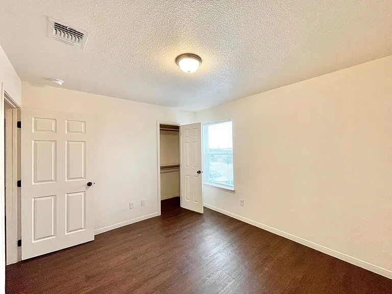 6701 University Village Way — Photo 17