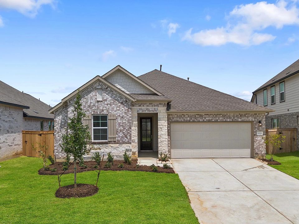 Welcome home to 32026 Fernwood Mallow Court located in the community of Dellrose and zoned to Waller