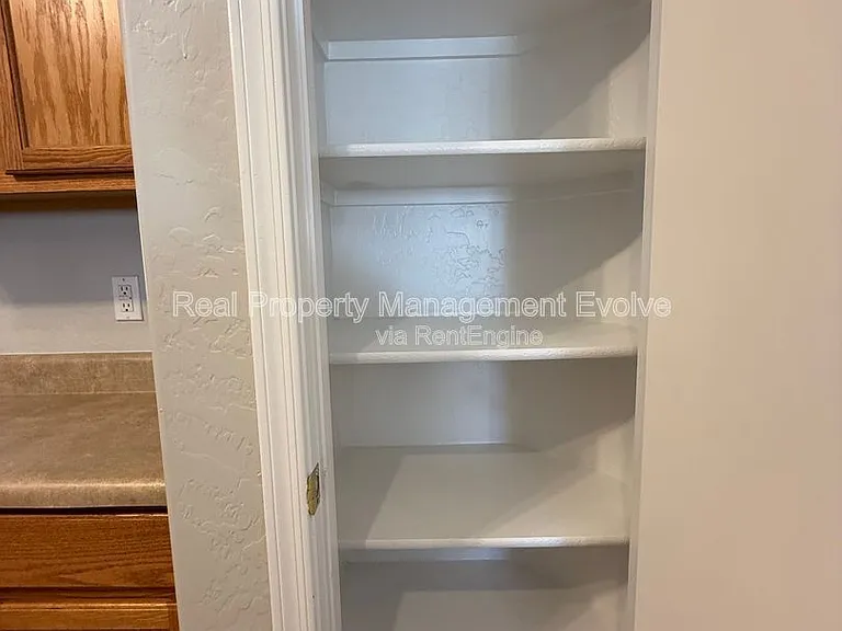 1516 E Bowker St — Photo 11