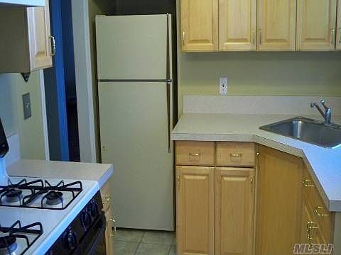 3rd image of 37 Shadyside Ave