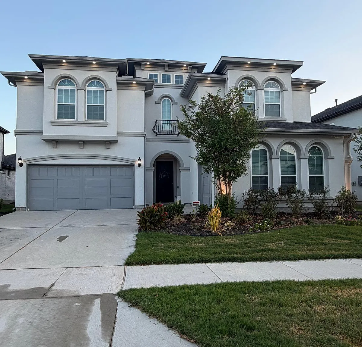 5 bed, 5.5 bath, 4336 sqft, $6,500 — Photo 1