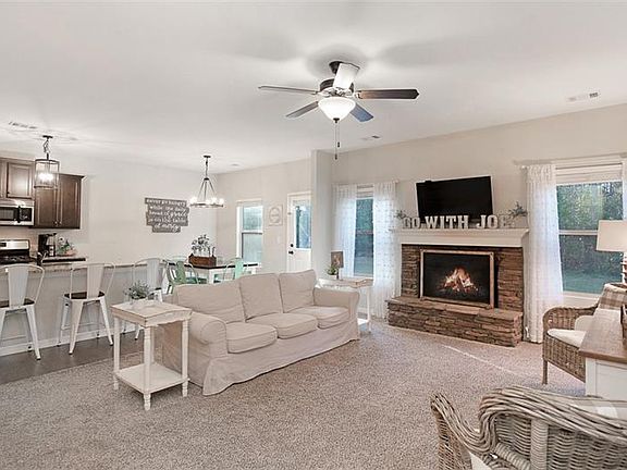 3rd image of 154 Gunier Cir