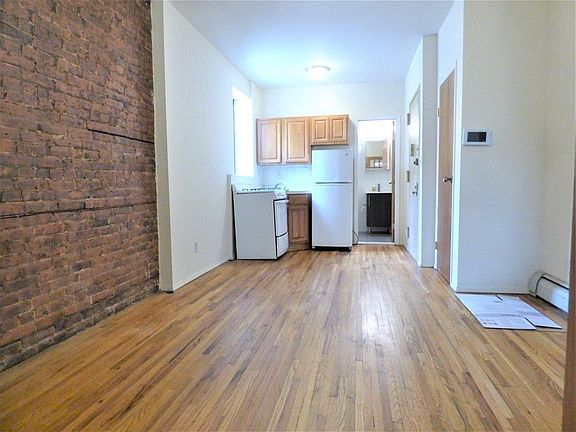 5th image of 305 E 92nd St APT 5D