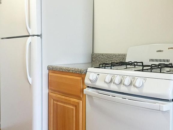 4th image of 131 Columbia St APT C1