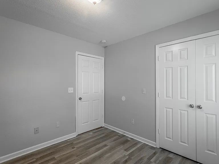 1621 Oak St — Photo 14