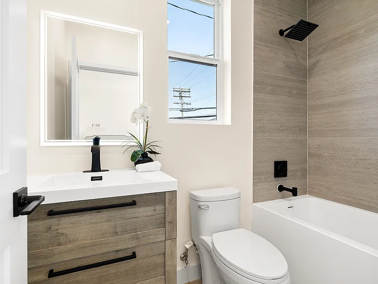 2372 Kelton Ave — Photo 25