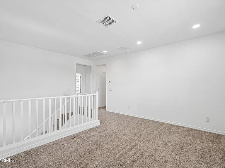 9019 W Denton Ln — Photo 32