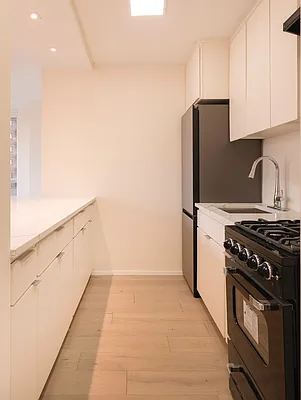 Rented by R New York | media 16