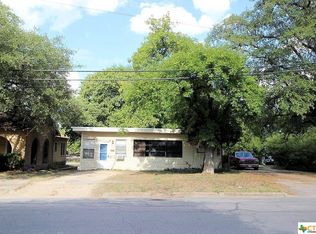 516 S Main St APT B, Lockhart, TX 78644