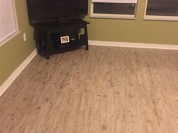 3rd image of 120 Nivana Dr