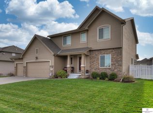1007 Clearwater Dr, Papillion, NE 68046
