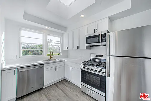 1147 24th St Photo 1