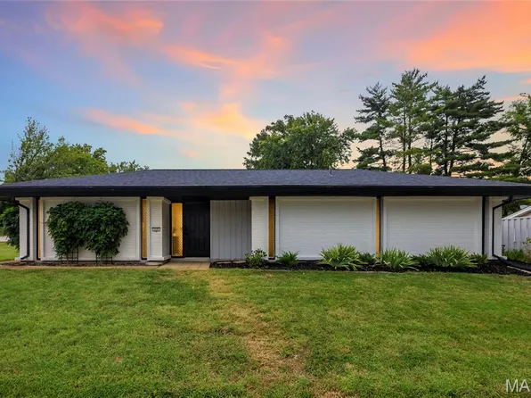 129 Clear Meadows Dr, Ballwin, MO 63011