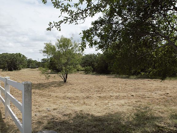 2nd image of 101 Creekside Cove