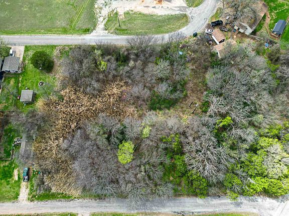 4th image of 3922 Hedge Row St