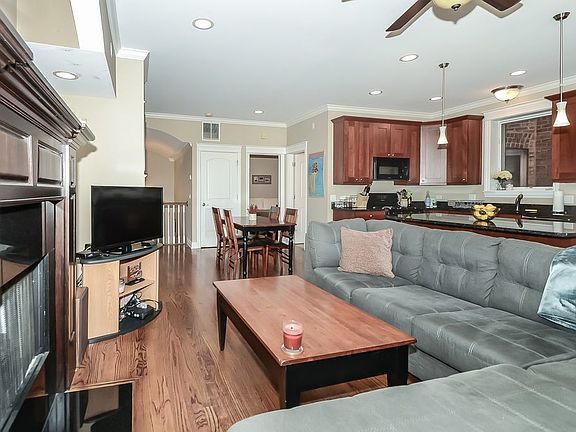 4th image of 5818 N Winthrop Ave APT 1B