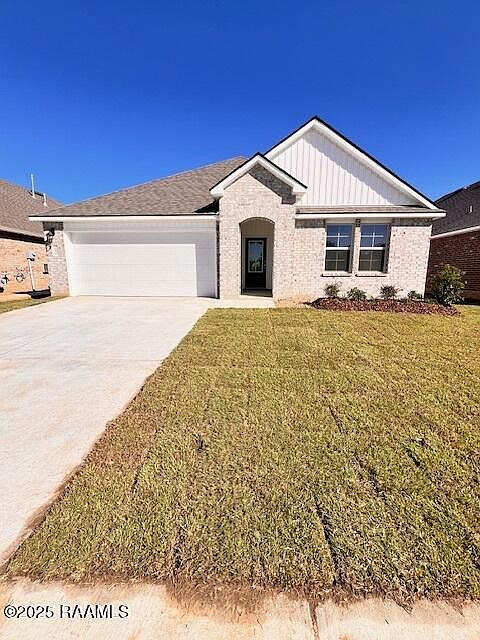1st image of 107 Broussard Hill Dr