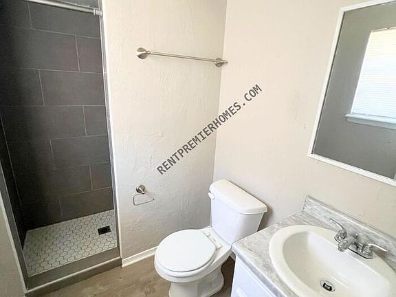 3rd image of 3104 Simmons Dr