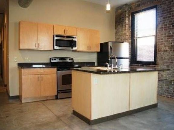 ISLAND KITCHEN