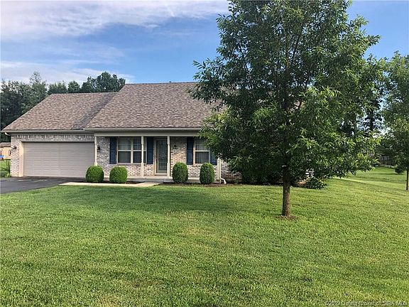2nd image of 1655 Parkwood Ct NE