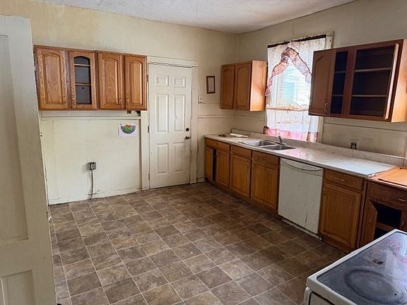 3rd image of 47 Barclay St