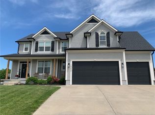 15290 Bradfort Ct, Basehor, KS 66007