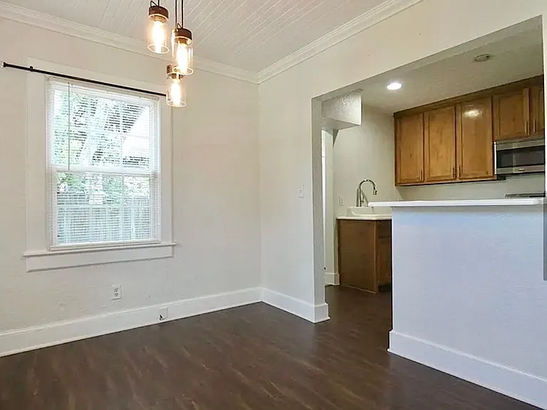 2115 N 12th Ave — Photo 5
