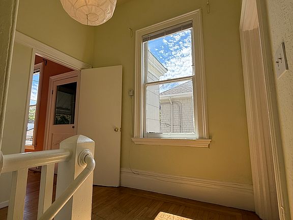 2nd image of 3305 Elm St