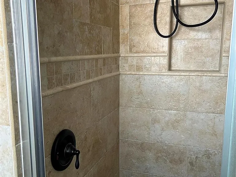 4431 NE 28th Ave — Photo 32