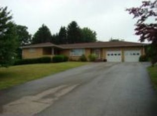 2424 Racetrack Rd, New Stanton, PA 15672