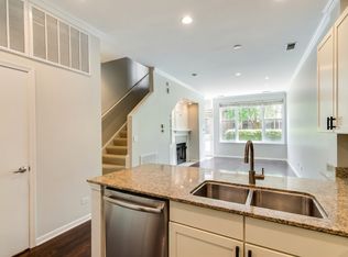 944 N Crosby St, Chicago, IL 60610