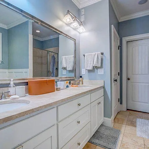 1050 Phillips Park Dr — Photo 15