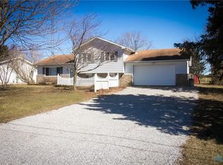 112 Sawmill Rd, Lyons, OH 43533