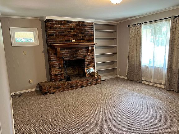 3rd image of 365 Laden Ln