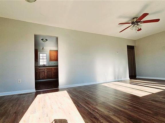 4th image of 604 Circle Dr