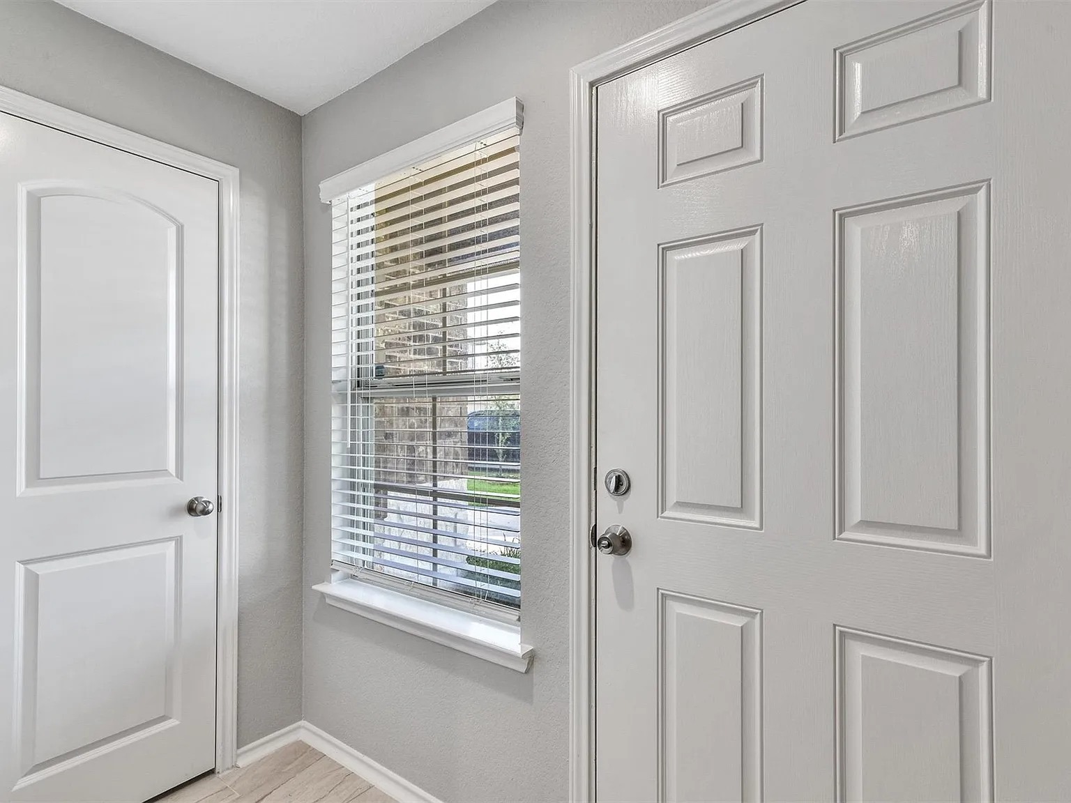 3 bed, 2.0 bath, 1556 sqft, $1,695 — Photo 3