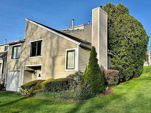 3rd image of 125 Peddlers Dr #125