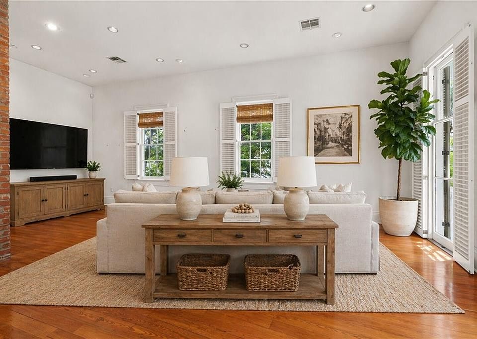 5515 Chestnut St, New Orleans, LA 70115 | Zillow