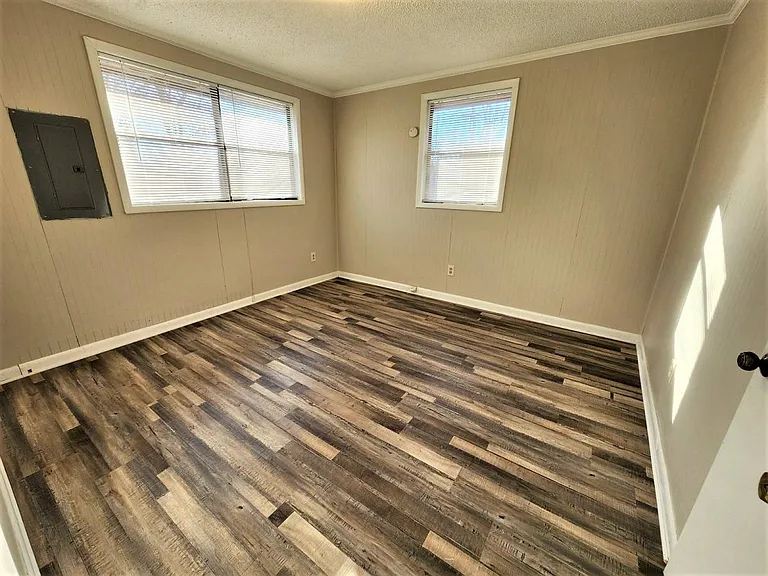 1409 Douglas Ave — Photo 9