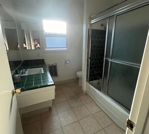 4th image of 13213 Oxnard St #10