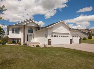 272 Chestnut Dr, Horace, ND 58047
