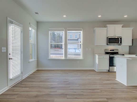 5th image of 208 Sanctuary Dr