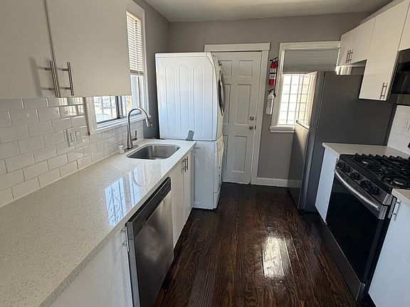 3rd image of 1088-1092 28th St
