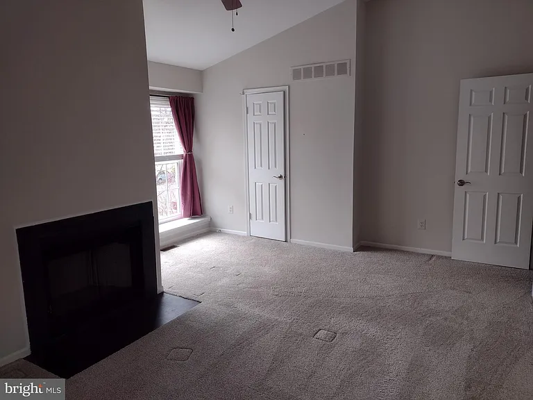 83 Avon Ln — Photo 17