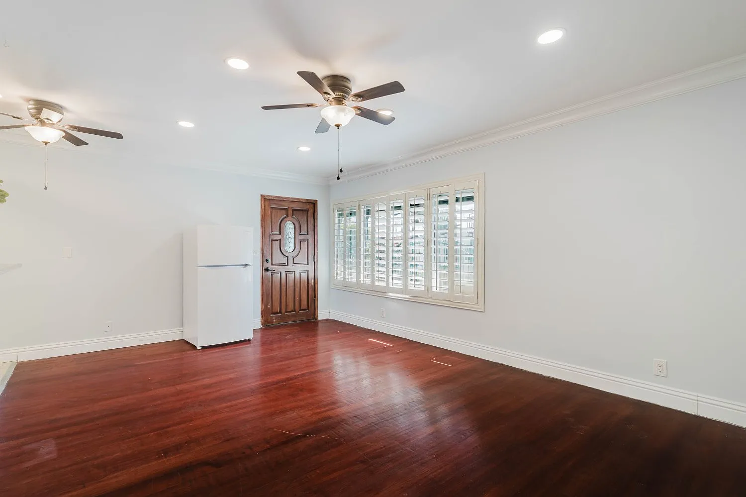 9031 Phyllis Ave — Photo 4
