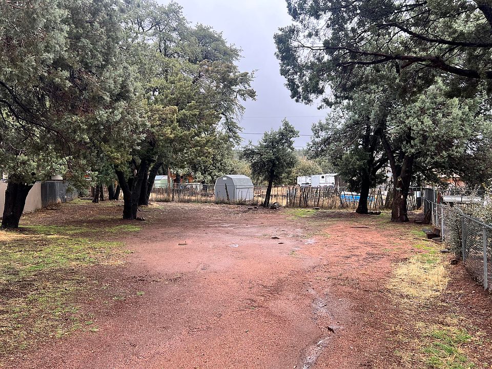 2nd image of 1031 W Bridle Path Ln