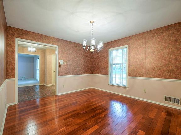 5th image of 8221 W 101st St